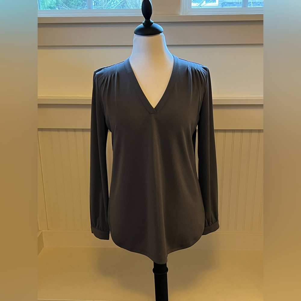 Loft long sleeve, grey, v-neck blouse.